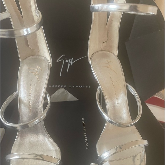 Meet your Posher, Latoya - Picture 2 of 4